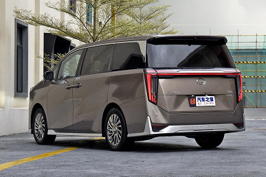 Китайский заменитель Toyota Alphard для России оказался в три раза дешевле «японца». 232-сильный 7-местный GAC M8 с 8-ступенчатым «автоматом» оценили в 5,5 млн рублей